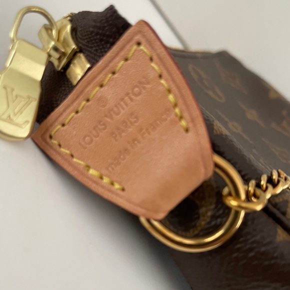 Louis Vuitton Mini Pochette Accessoires- Monogram - Picture 2 of 6